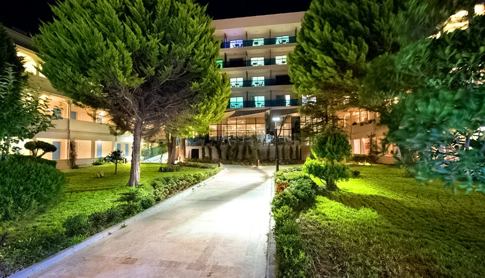 هتل فلورا گاردن افسوس کوش آداسی